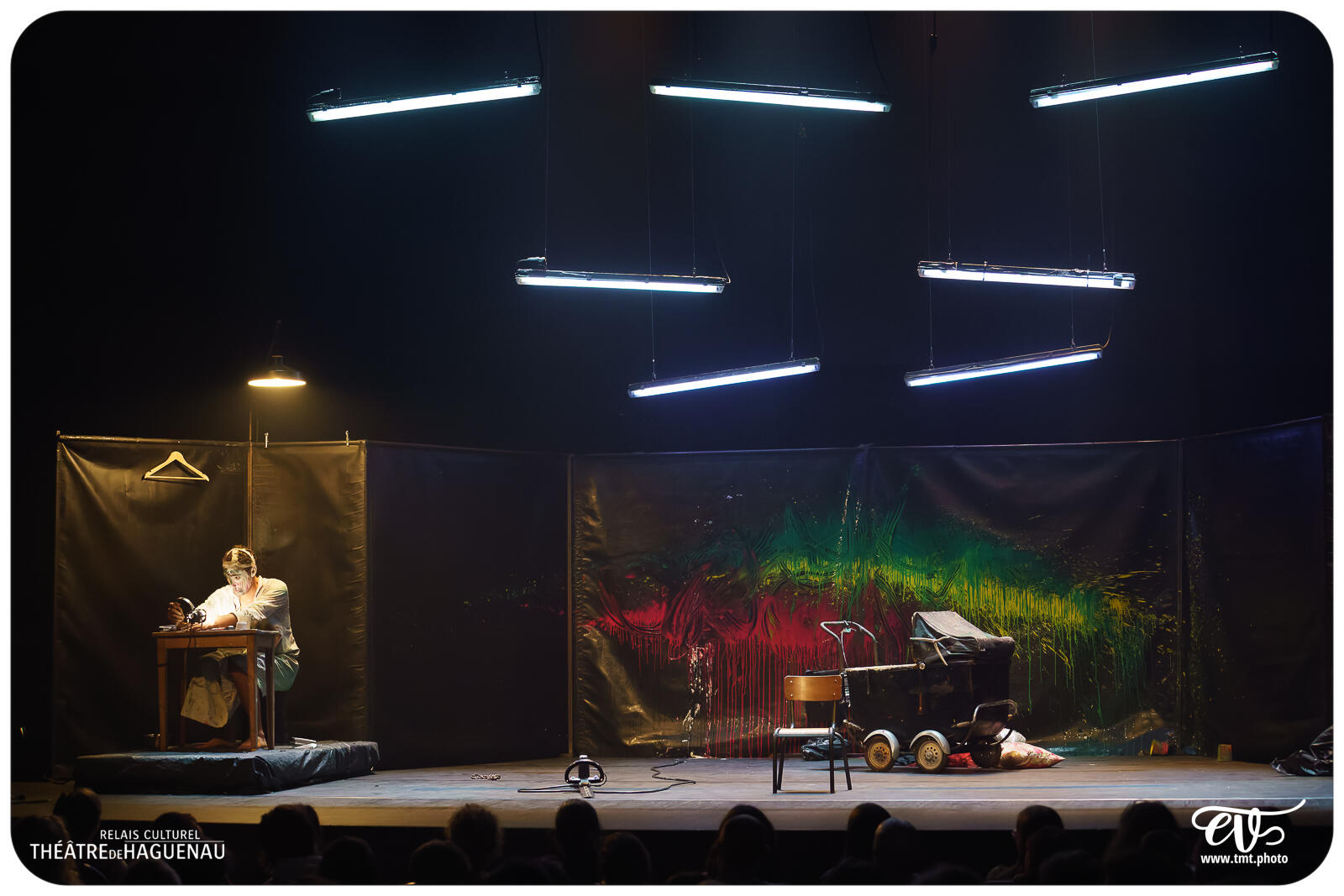 TROP PRÈS DU MUR (TYPHUS BRONX)